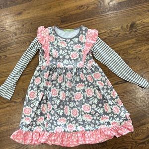 Millie Loves Lily knit dress w “bib” NWOT. Gray, Pink, white Floral.